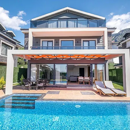 Βίλα Luxurylifevillas 1-2-3-4 *