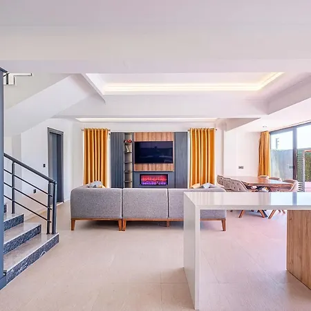 فيلة Luxurylifevillas 1-2-3-4 *