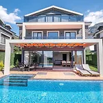 Βίλα Luxurylifevillas 1-2-3-4 *
