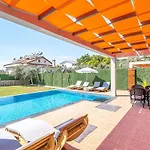 Βίλα Luxurylifevillas 1-2-3-4 *